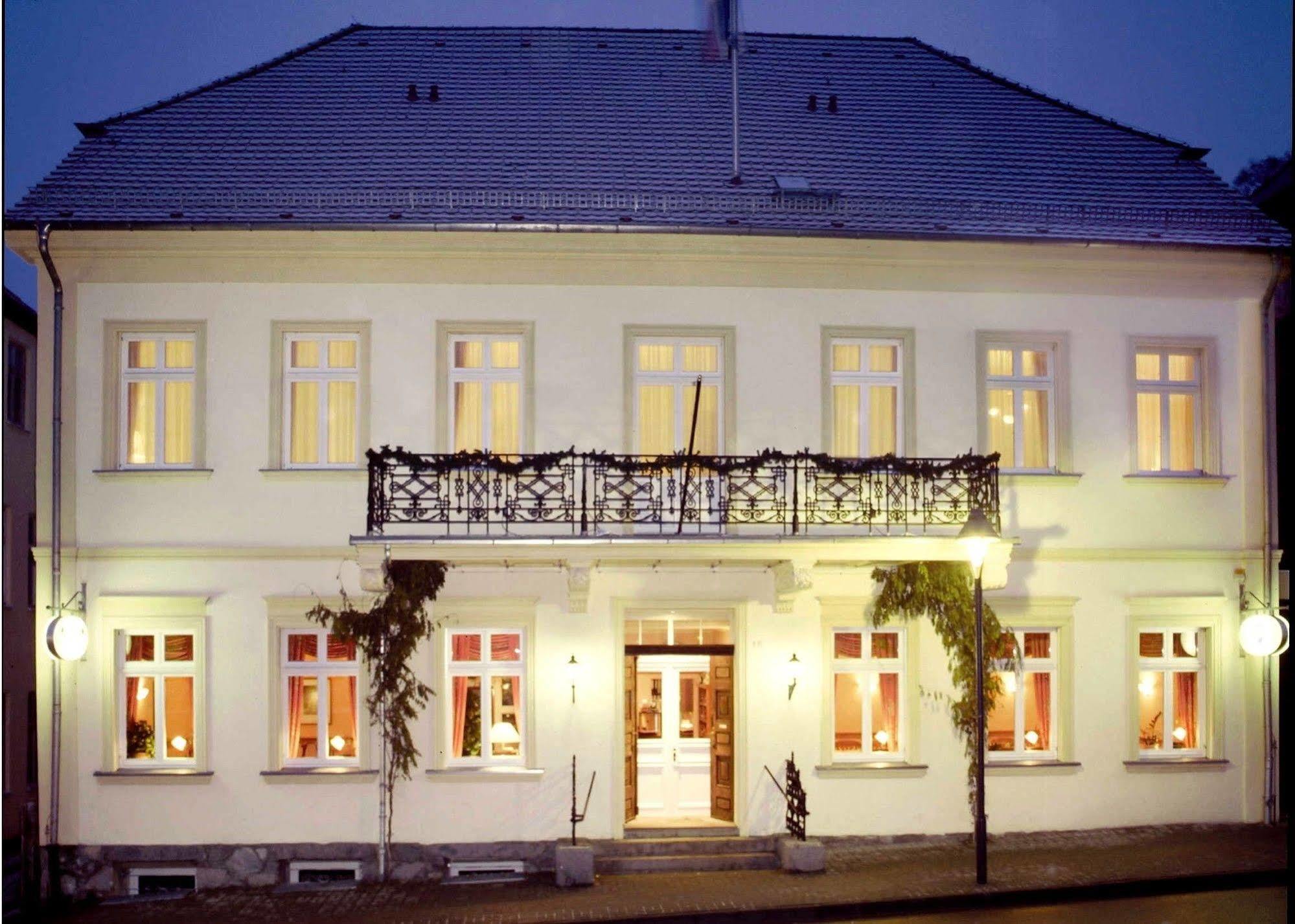 Hotel Garni Schlossgarten Neustrelitz Esterno foto