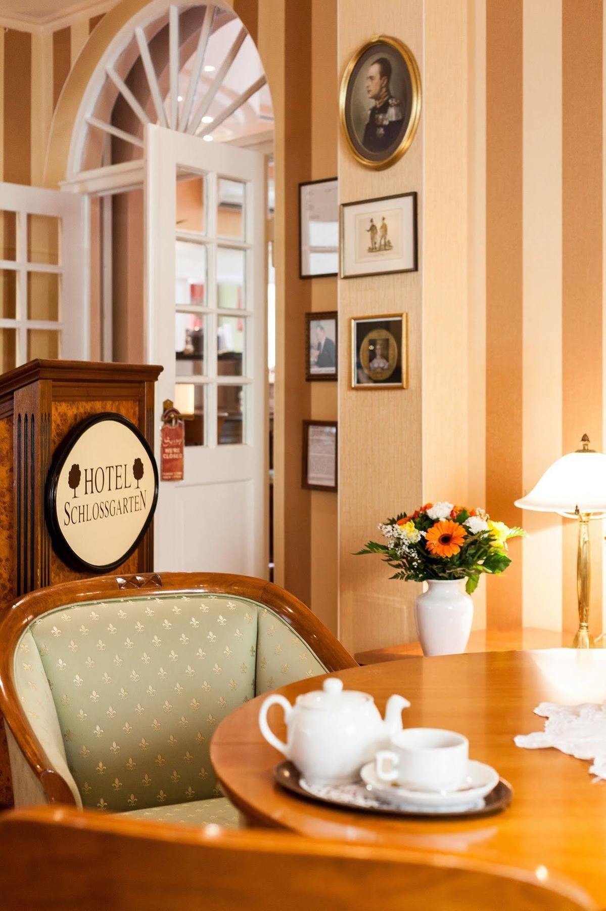 Hotel Garni Schlossgarten Neustrelitz Esterno foto