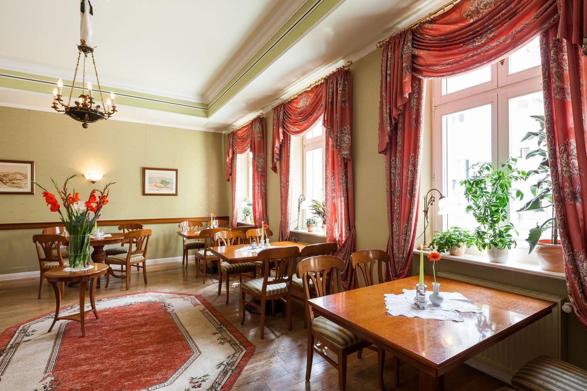 Hotel Garni Schlossgarten Neustrelitz Esterno foto